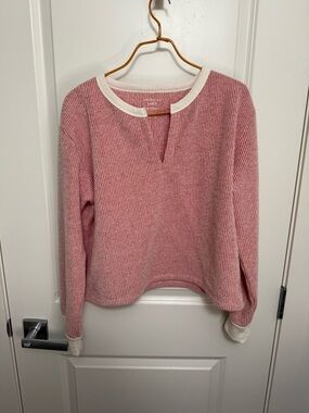 American Eagle Lounge Knit Short Pullover Sweater with White Trim in size M